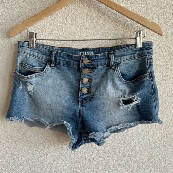 Buttoned Up Denim Shorts - Picture 3 of 8